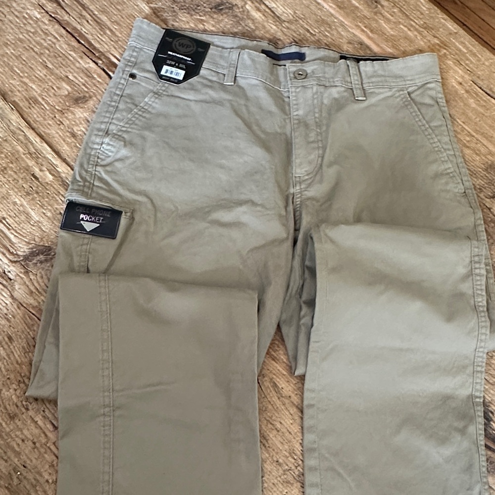 Weatherproof Men's Cargo Pants in Tan.        A